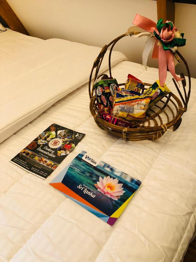 The We2 "Wildwood Elegance Escape" Bed & Breakfast Induruwa Exterior foto
