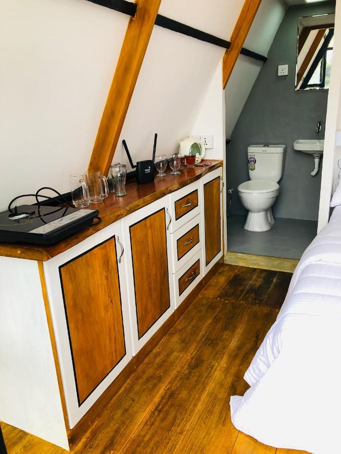 The We2 "Wildwood Elegance Escape" Bed & Breakfast Induruwa Exterior foto