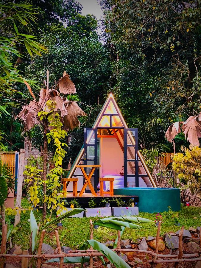 The We2 "Wildwood Elegance Escape" Bed & Breakfast Induruwa Exterior foto